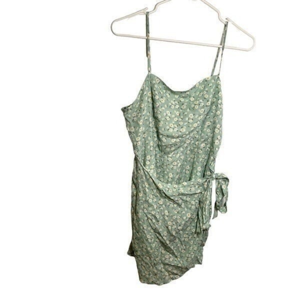 Forever 21 Dresses & Skirts - Forever 21 Mini Dress Faux Wrap Light Green Floral